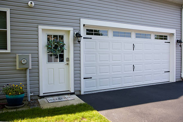 24/7 Emergency Garage Door Panel Replacement experts in Logan County County, KS